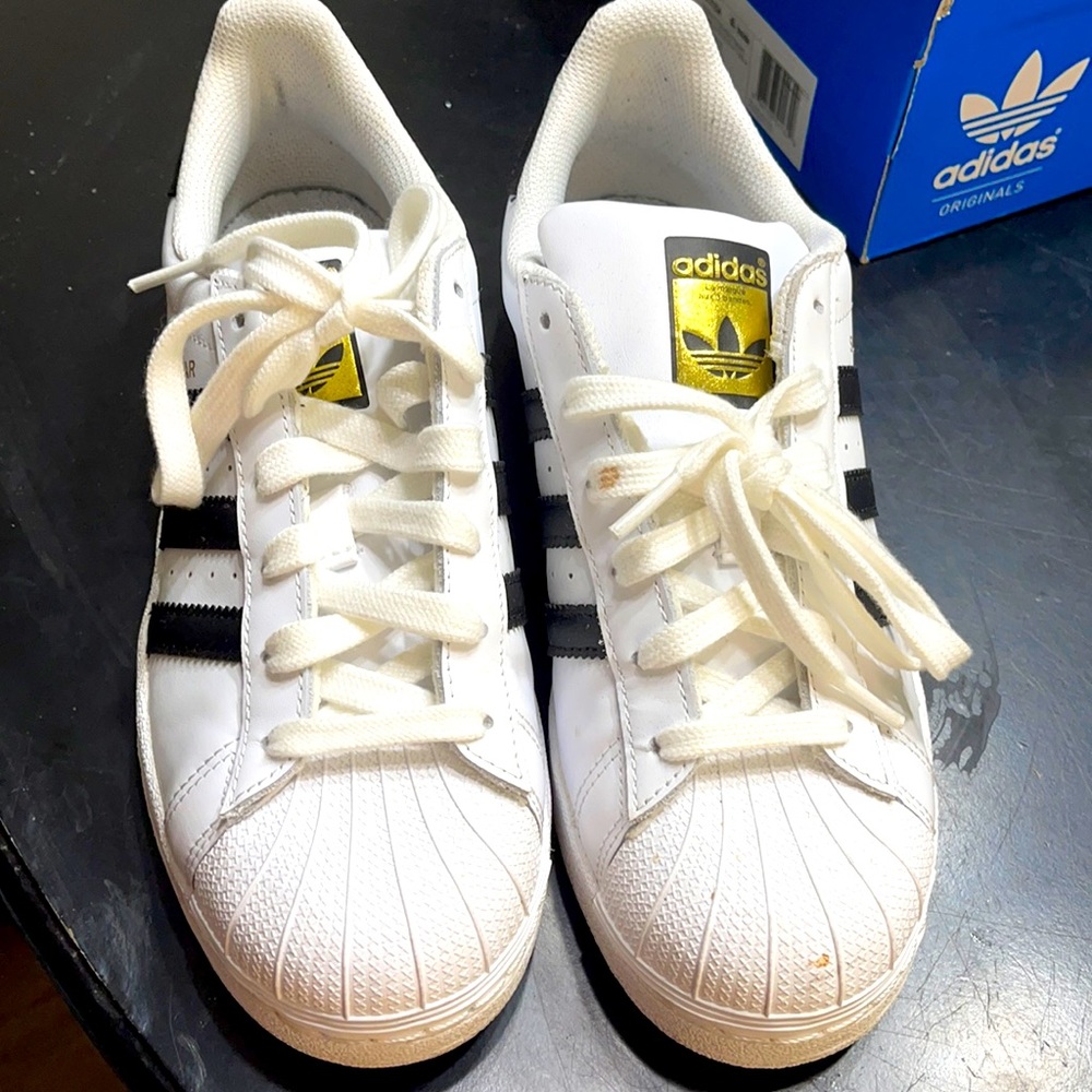 Adidas superstar j size 6